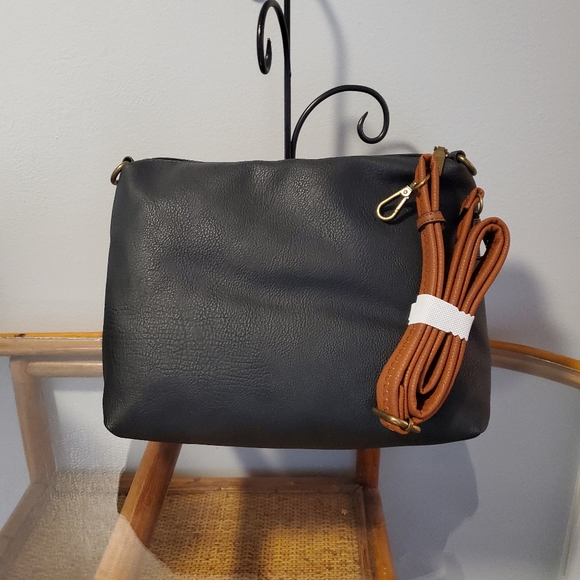 Large Pouch/Crossbody Bag with RFID Wristlet - Picture 6 of 6